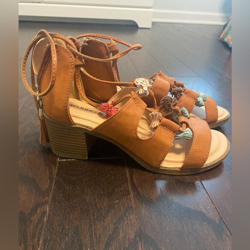 Selling size 7 brown heels